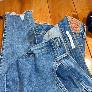 Levi’s 710 super skinny womens size 29